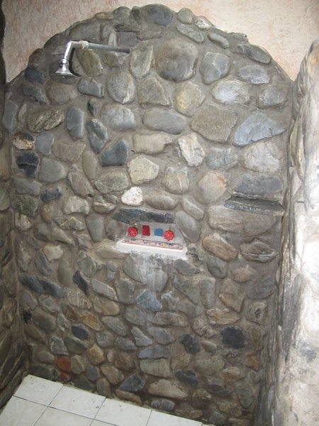 hosteria-izhcayluma-shower