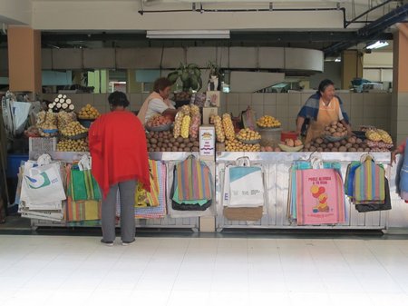 mercado-central-quito-potatoes-detail