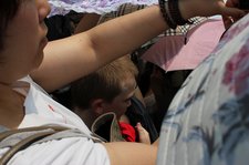 china-with-kids-leshan-buddha-crowds