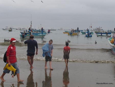 Ecuador-Tourism-Beach-Puerto-Lopez
