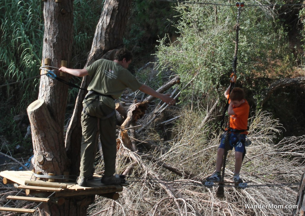 portugal-with-kids-helping-hand